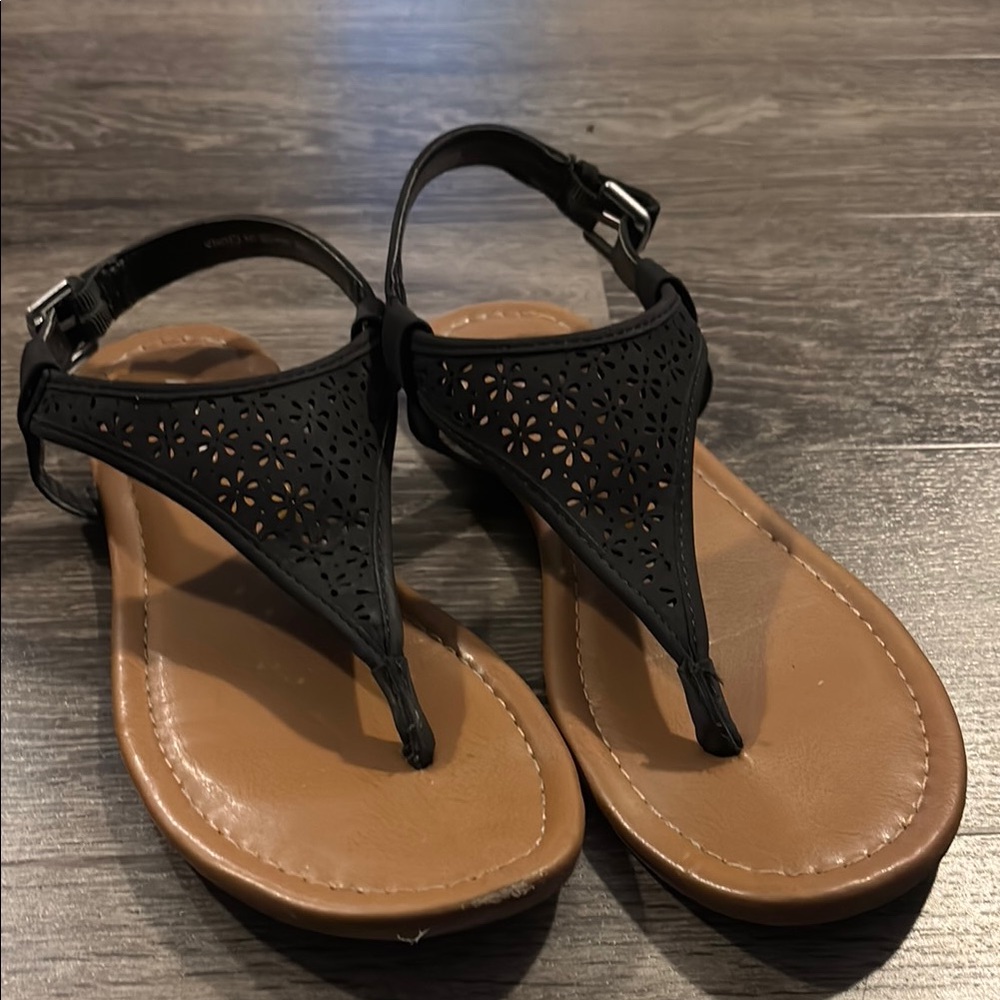 Arizona Jean Company Black Sandals with Cutout Embellishments